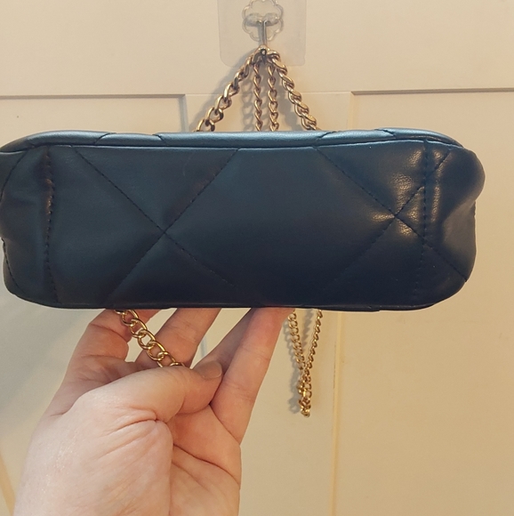 Badgley Mischka Quilted crossbody - Picture 4 of 8